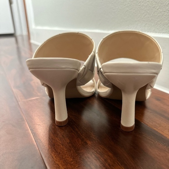 Vince Camuto heels - Picture 3 of 4